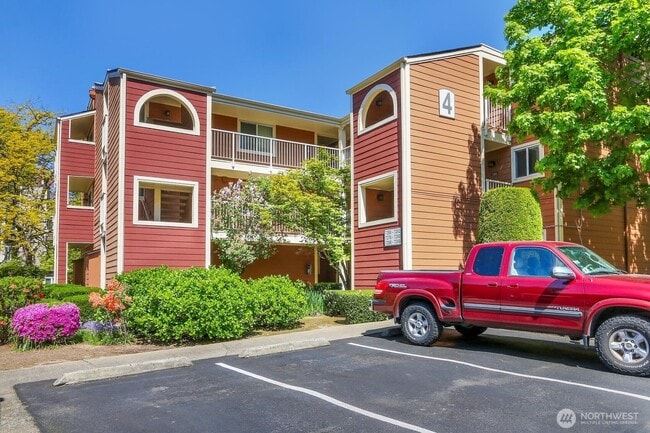 Building Photo - 7276 W Lake Sammamish Pky NE