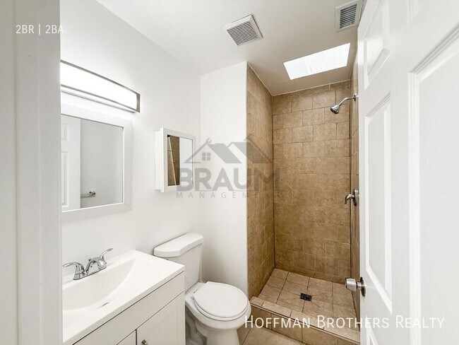 Foto del edificio - 14257 Friar St