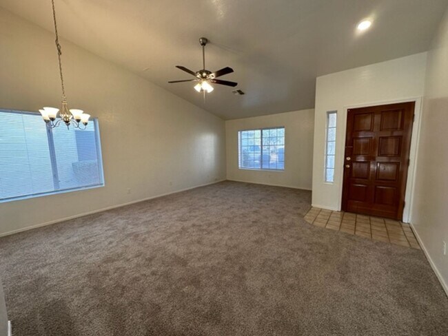 Foto del edificio - WALKING DISTANCE TO DESERT VISTA HIGH SCHO...