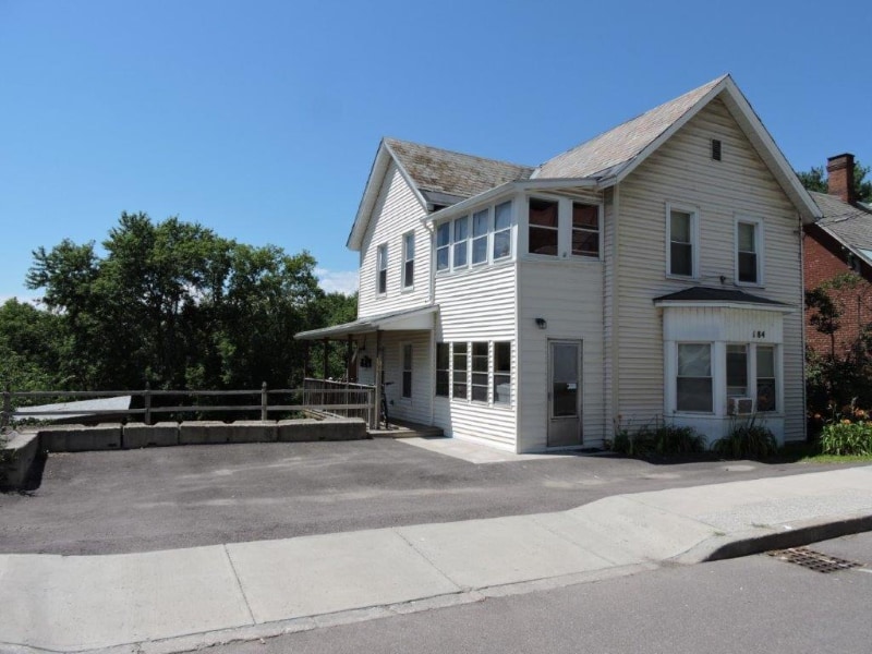 Foto principal - 184 Malletts Bay Ave