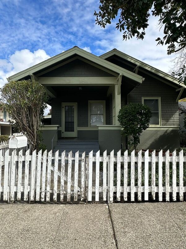 Primary Photo - 1646 Slater St
