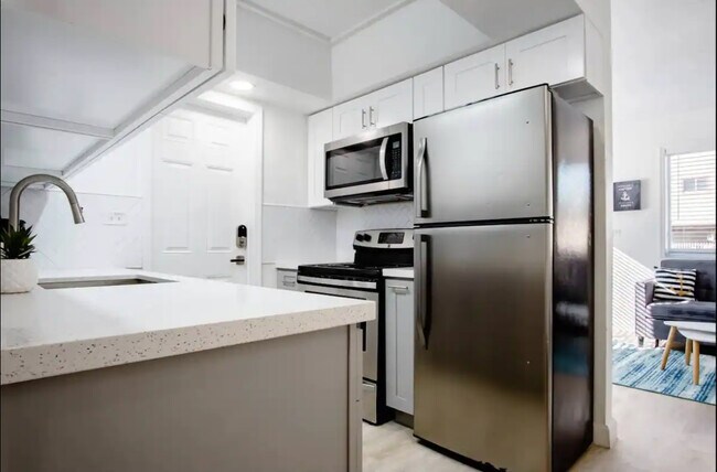Foto del edificio - 2170 NW 18th Ter