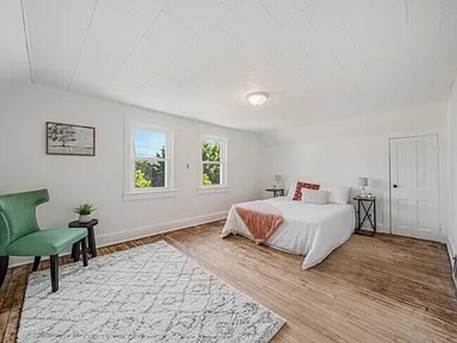 Building Photo - 3 Bed, 1 Bath Single Family Home