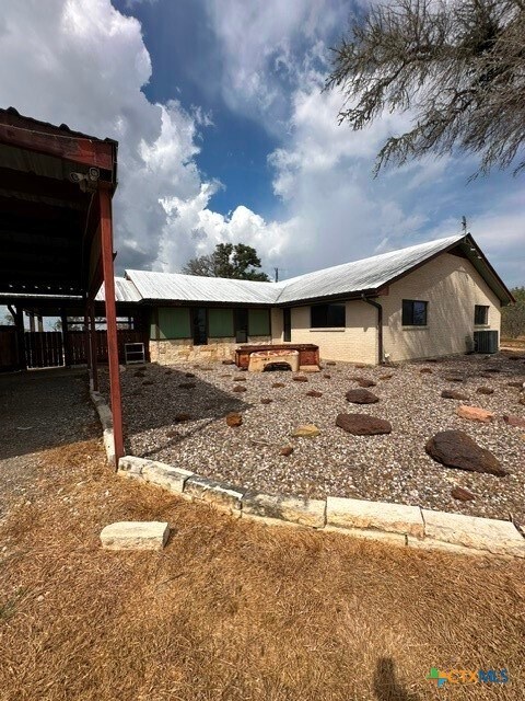 Building Photo - 611 Lina Ln