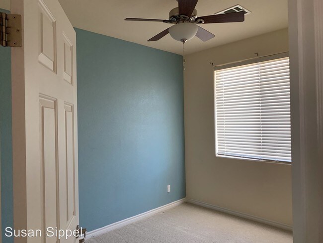Building Photo - 5 br, 3.5 bath House - 2738 Auchmull Street
