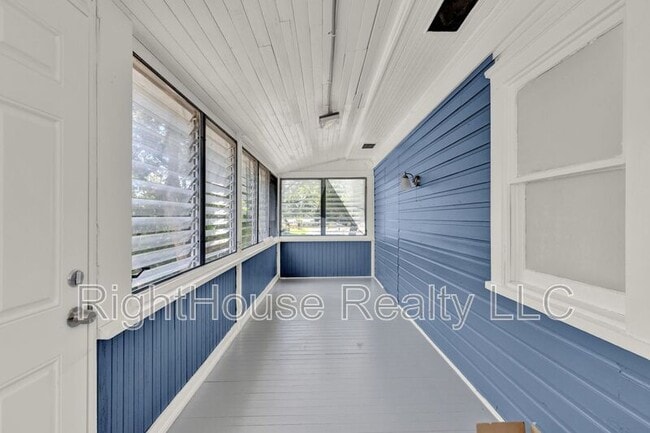 Building Photo - 611 S Grove St