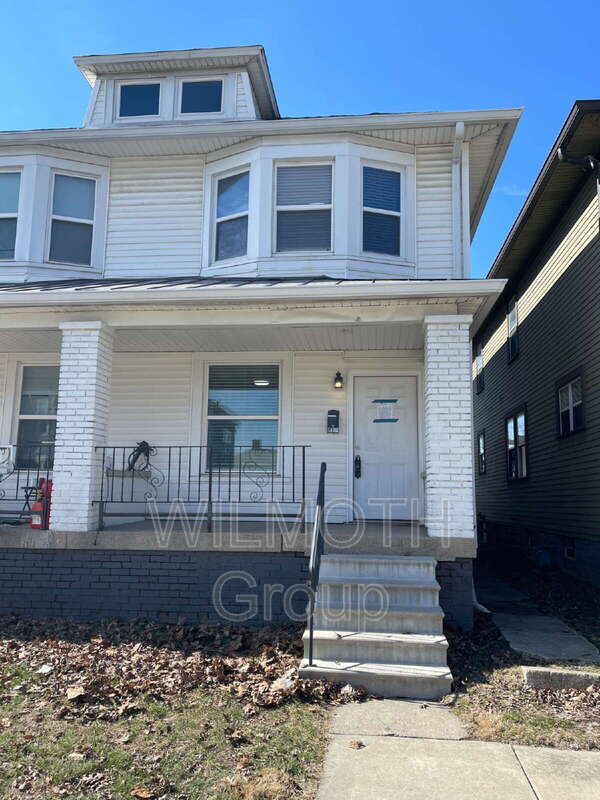 Building Photo - 12 N Randolph St