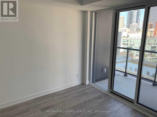 Photo du bâtiment - 159 Wellesley St E