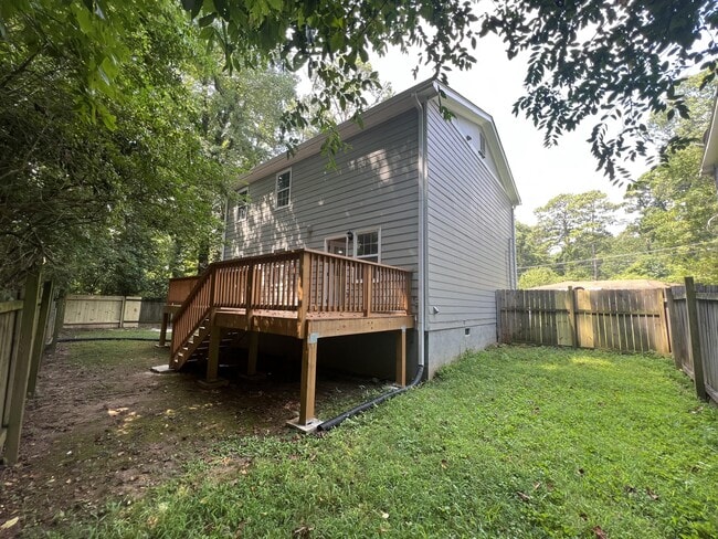 Building Photo - 1884 Shamrock Dr