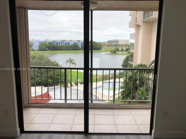 Foto del edificio - 9682 Fontainebleau Blvd