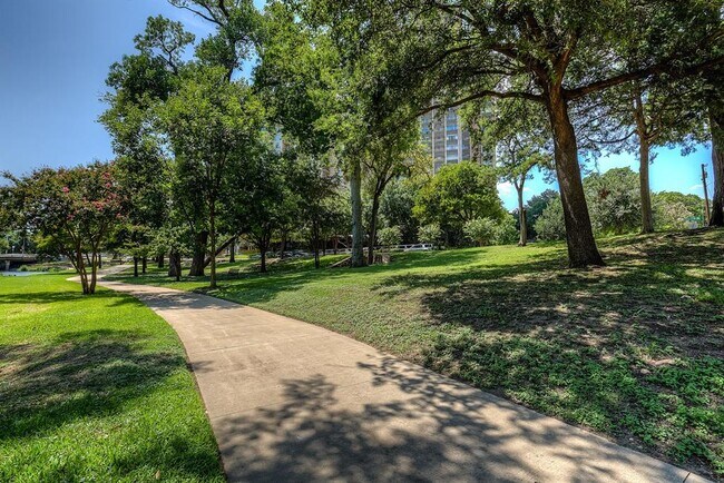 Foto del edificio - 3525 Turtle Creek Blvd
