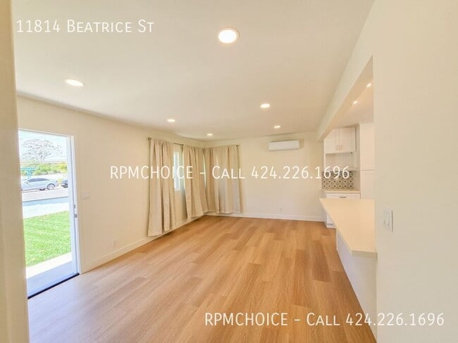 Building Photo - 11814 Beatrice St