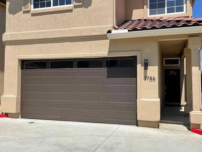 Foto del edificio - 1786 Elm Ave