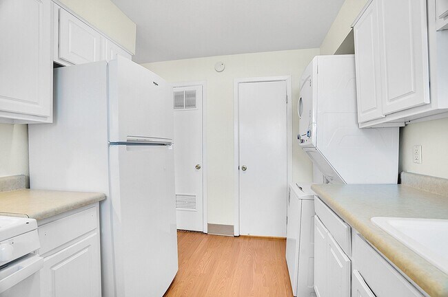 Foto del edificio - 2 bedroom townhome with 2 bathrooms