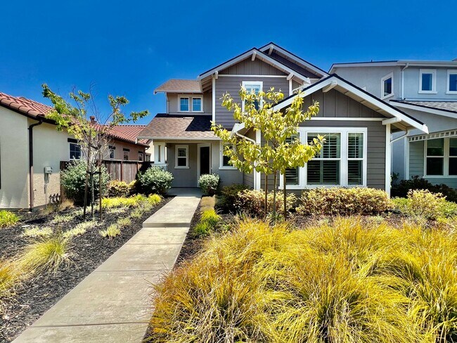 Foto del edificio - Application Pending! Lovely 4 bedroom 2.5 ...
