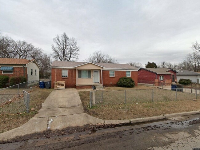 Building Photo - 2033 E 49th St N