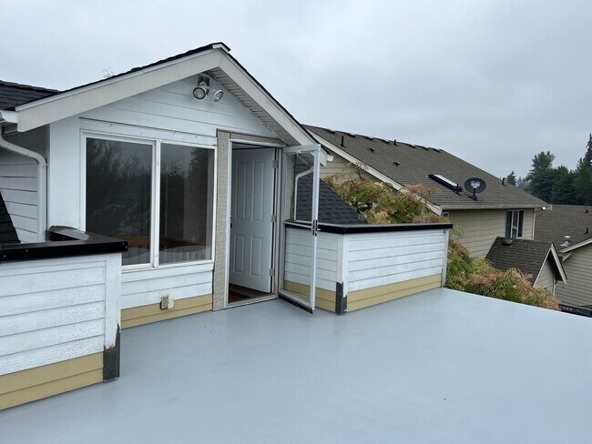 Building Photo - 1220