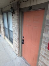 Building Photo - 3000 Guadalupe St