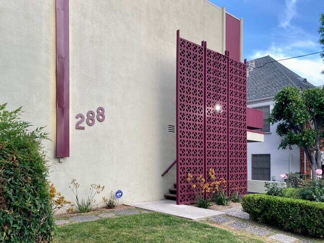 Foto del edificio - 288 S Oak Knoll Ave