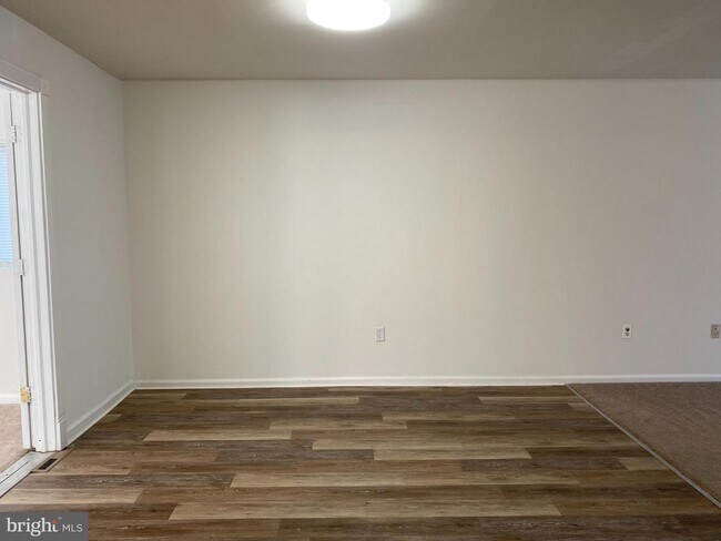 Foto del edificio - 1313 Chalet Dr