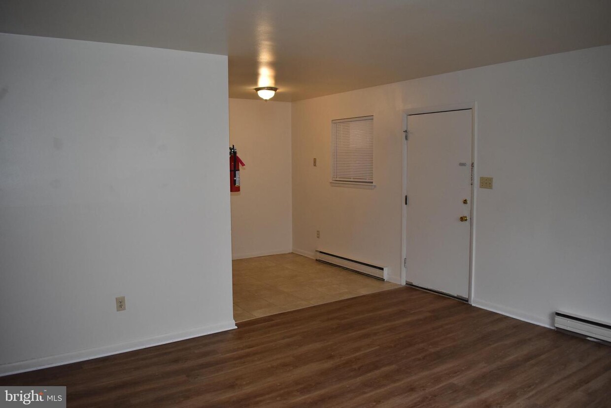 Primary Photo - 227 S Antrim Way
