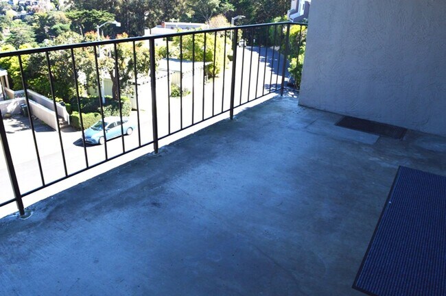 Foto del edificio - Beautifully Updated, 900 Sq Ft Sausalito C...