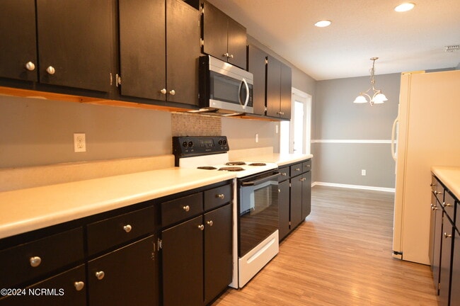 Building Photo - 206 Wedgewood Dr