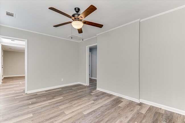 Building Photo - 2128 Roosevelt Dr
