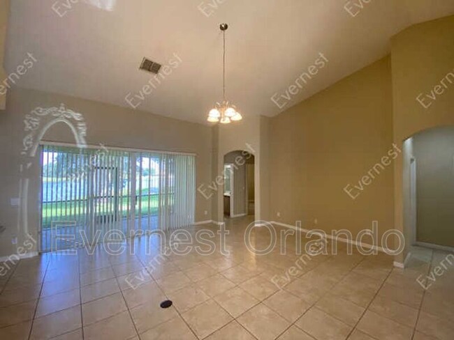 Foto del edificio - 2425 Rambling Oaks Way