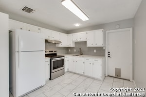 Building Photo - 300 Roanoke Dr