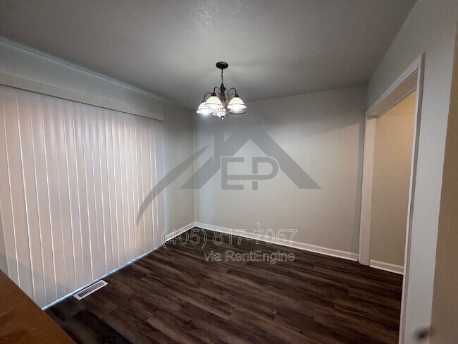 Building Photo - 405 Norton Cir