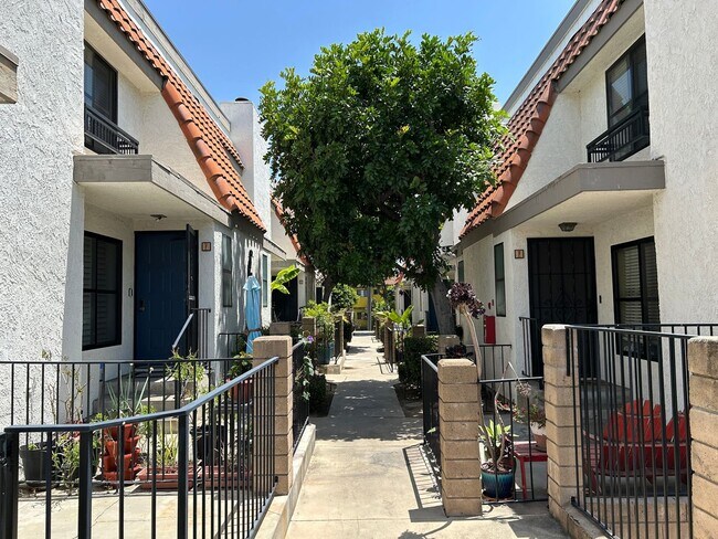Foto del edificio - Beautifully Upgraded 2 Bed 2.5 Bath Townhome