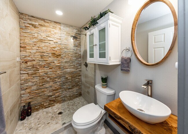Foto del edificio - Centrally located Cute 2 Bed Bungalow with Garage