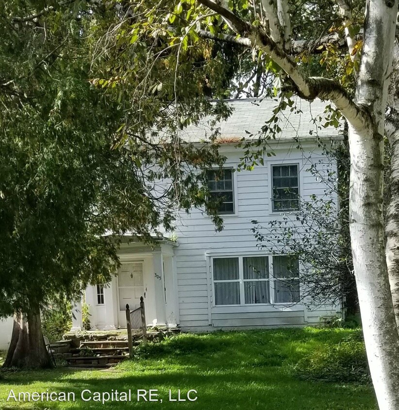 Primary Photo - 5 br, 1.5 bath House - 305 Home St