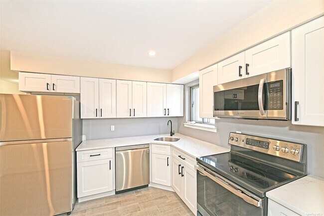 Building Photo - 4072 Remsen St