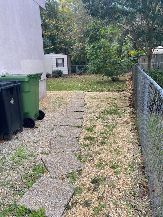 Building Photo - Quiet North Columbus Home