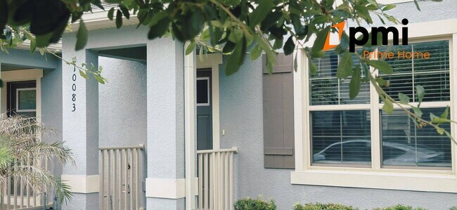 Foto del edificio - Charming 3-Bed Townhouse Retreat in Winter Garden – Spacious Living with 2.5 Baths!