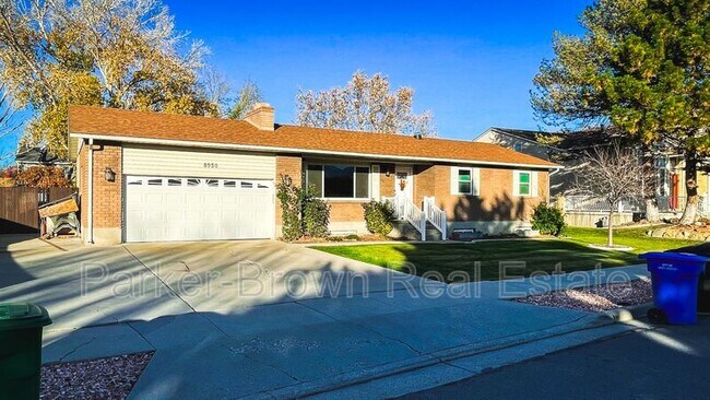 Building Photo - 8950 Midvalley Dr