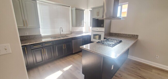 Foto del edificio - 1614 W 146th St