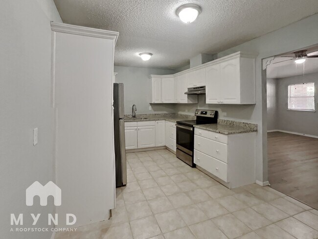 Building Photo - 807 Lakeview Ridge