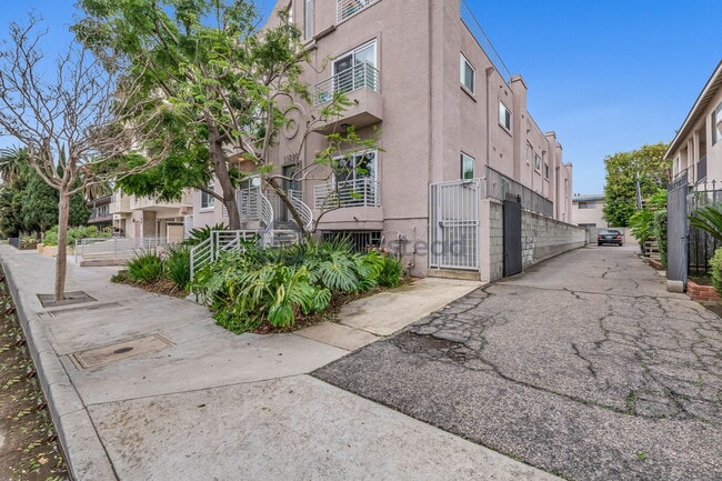 Building Photo - 11823 Avon Way