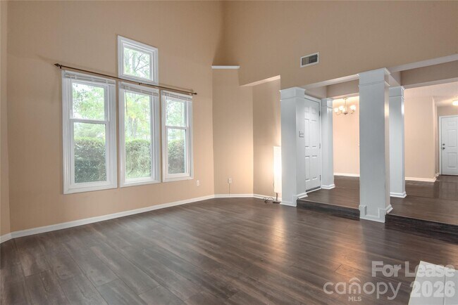 Foto del edificio - 9205 Ravenwing Dr