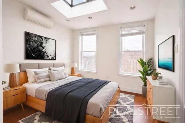 Building Photo - Spacious 2-Bedroom Apartment in the Heart of Bedford-Stuyvesant