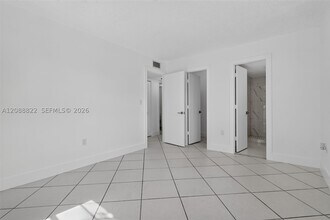 Building Photo - 9360 Fontainebleau Blvd