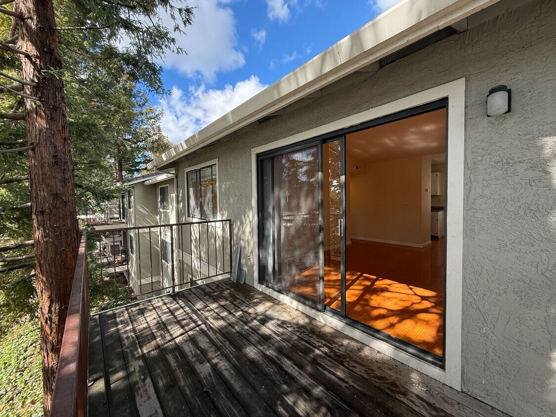Foto principal - Fremont- Newly Upgraded, 2 Bed 2 Bath Cond...