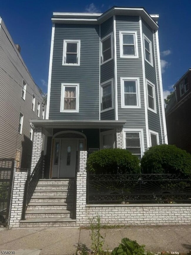 Building Photo - 138 S 11th St