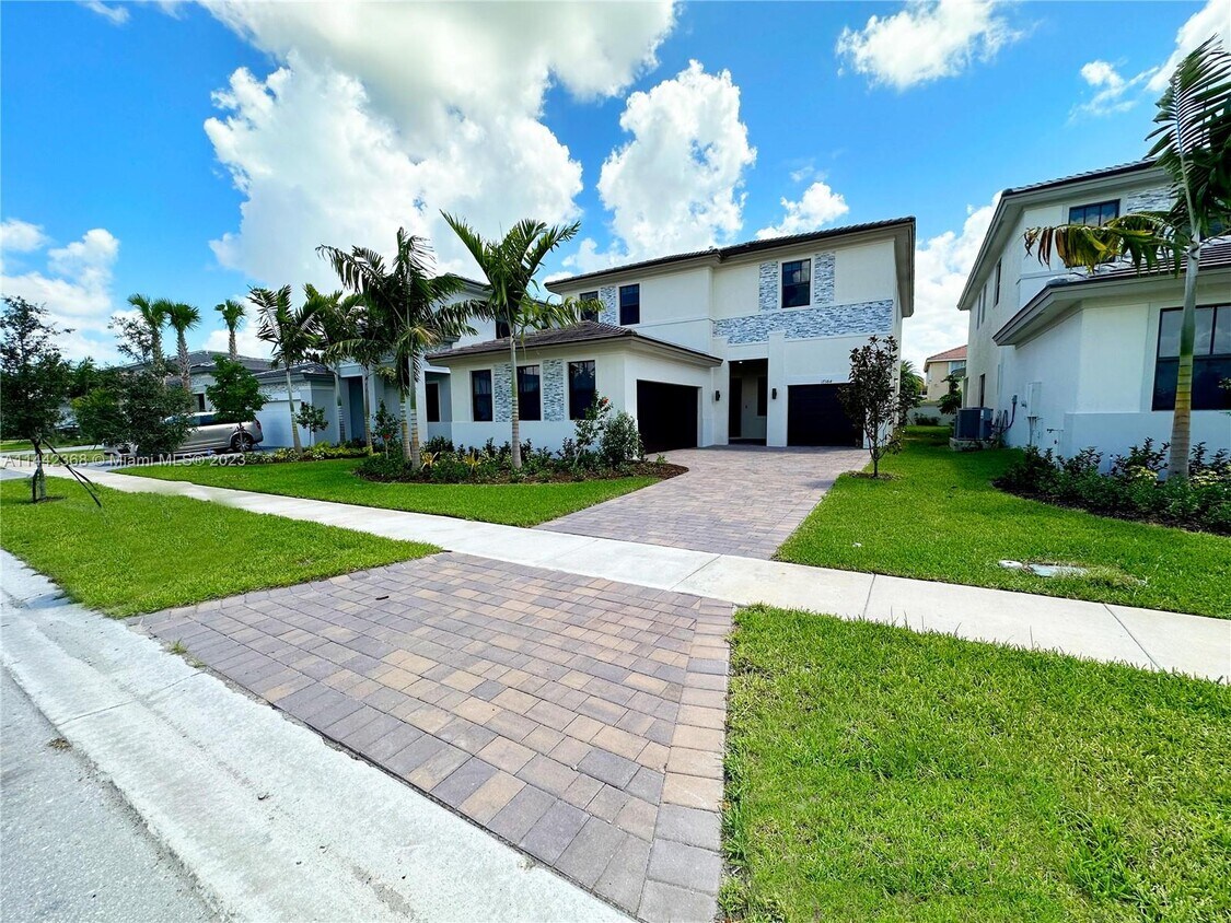 Primary Photo - 17384 SW 46th St