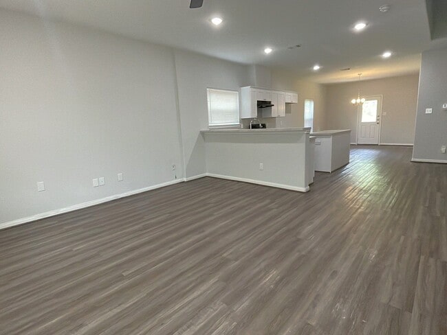 Building Photo - 4215 Davenport St