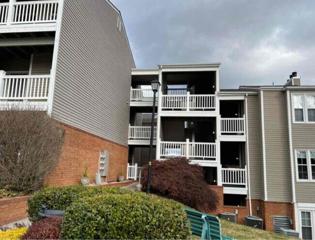 Foto del edificio - 3017 Winterberry Dr