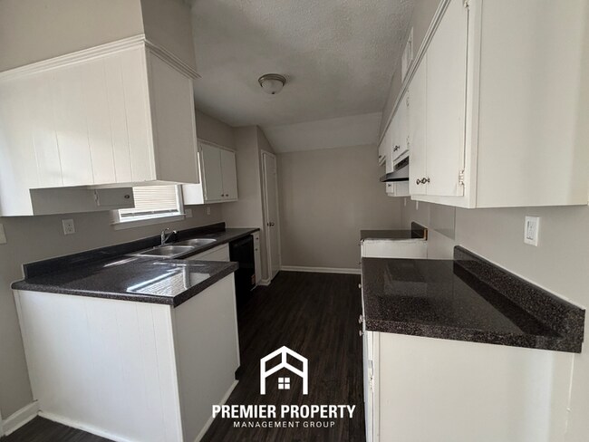Foto del edificio - 3-Bedroom Single-Family Home for Rent in Memphis, TN - Vaulted Ceilings & Fenced Backyard
